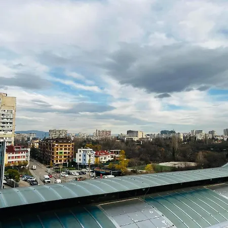 Urban Glow Near Metro Station Apartman *