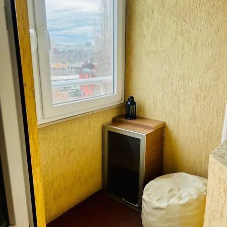 Urban Glow Near Metro Station Apartman