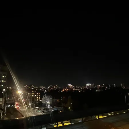 Apartman Urban Glow Near Metro Station