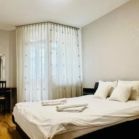 Apartman Urban Glow Near Metro Station *
