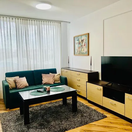 Apartman Urban Glow Near Metro Station