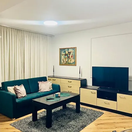 Urban Glow Near Metro Station Apartman *