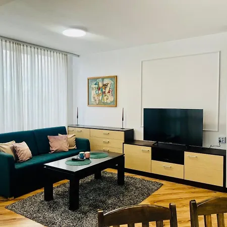 Urban Glow Near Metro Station Apartman