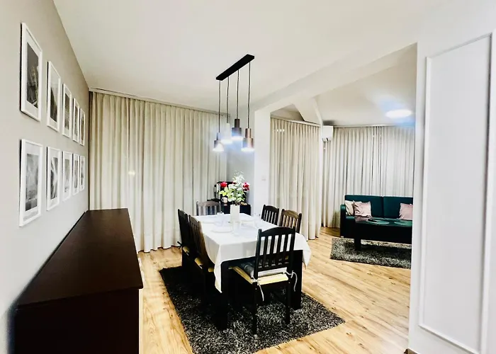 Urban Glow Near Metro Station Апартамент