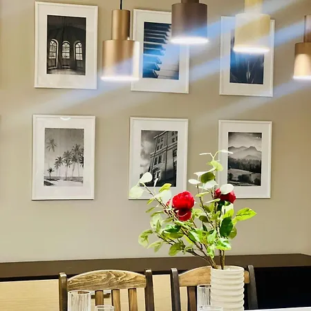 Urban Glow Near Metro Station Apartament